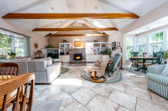10 Oxfordshire Place, Mashpee, MA 02649