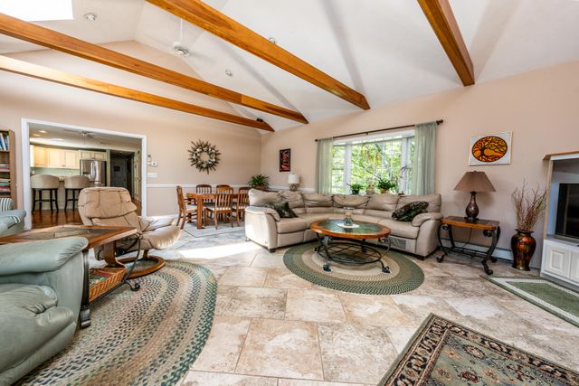 10 Oxfordshire Place, Mashpee, MA 02649