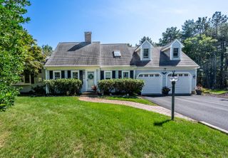 10 Oxfordshire Place, Mashpee, MA 02649