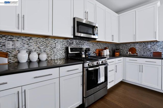 1826 Entrance Rd, Alameda, CA 94501
