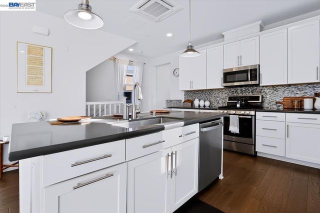 1826 Entrance Rd, Alameda, CA 94501