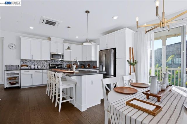 1826 Entrance Rd, Alameda, CA 94501