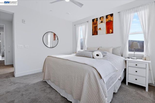 1826 Entrance Rd, Alameda, CA 94501