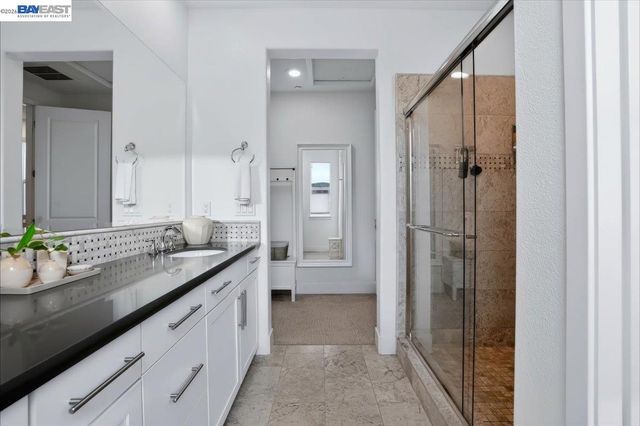 1826 Entrance Rd, Alameda, CA 94501