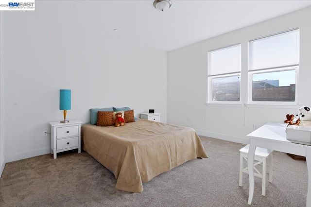1826 Entrance Rd, Alameda, CA 94501
