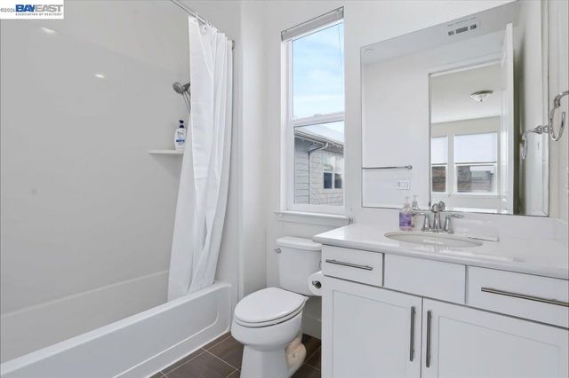 1826 Entrance Rd, Alameda, CA 94501