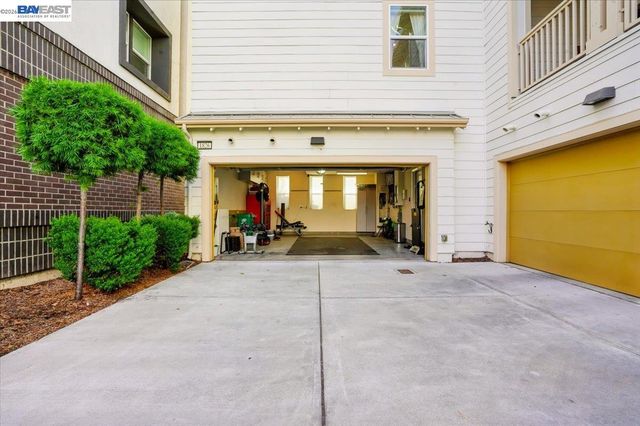 1826 Entrance Rd, Alameda, CA 94501