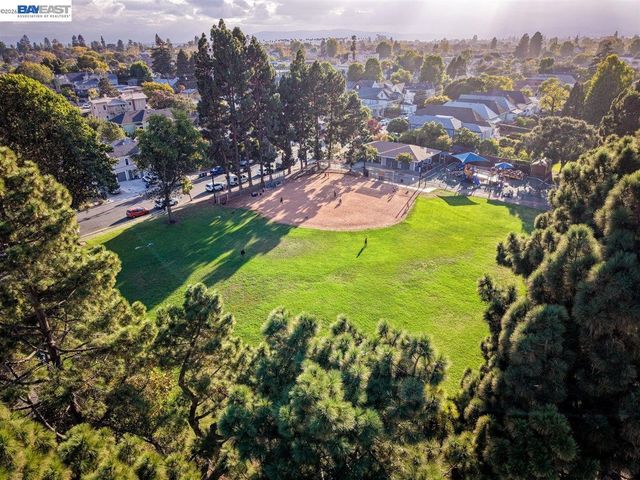 1826 Entrance Rd, Alameda, CA 94501