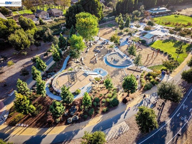 1826 Entrance Rd, Alameda, CA 94501