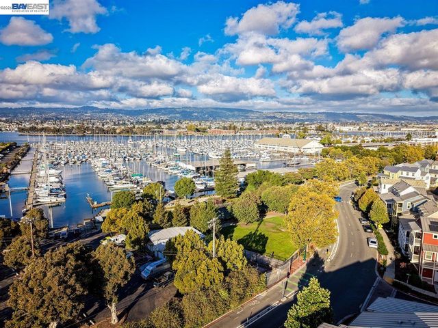 1826 Entrance Rd, Alameda, CA 94501