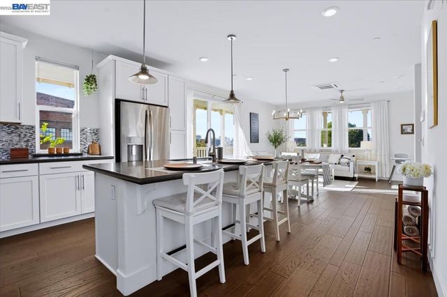 1826 Entrance Rd, Alameda, CA 94501
