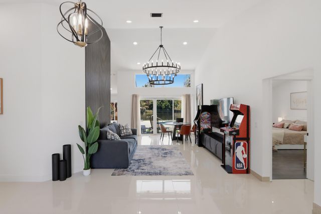 12725 Kingsway Road, Wellington, FL 33414