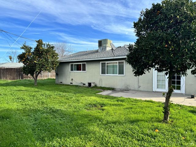 1475 Quandt Drive, Lemoore, CA 93245