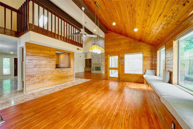 8018 Candle Lane, Houston, TX 77071