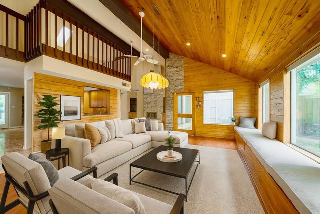 8018 Candle Lane, Houston, TX 77071