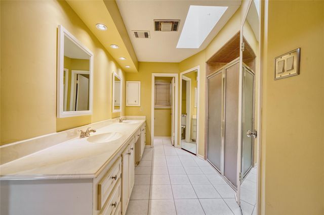 8018 Candle Lane, Houston, TX 77071