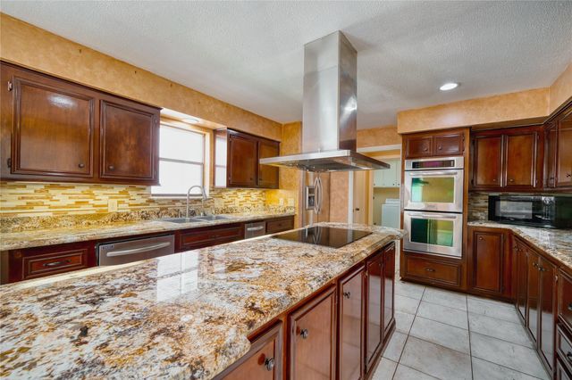 8018 Candle Lane, Houston, TX 77071