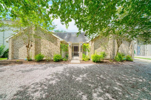 8018 Candle Lane, Houston, TX 77071