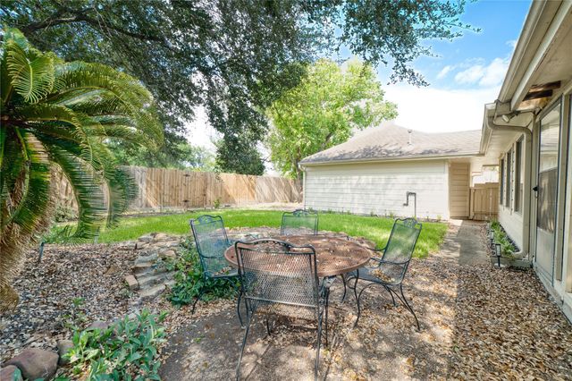 8018 Candle Lane, Houston, TX 77071