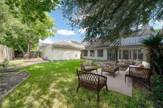 8018 Candle Lane, Houston, TX 77071