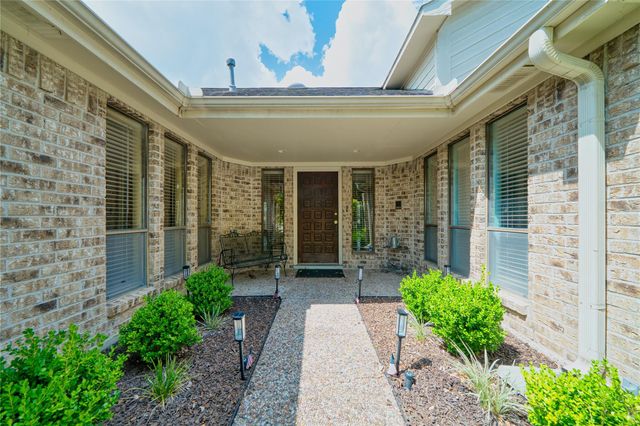 8018 Candle Lane, Houston, TX 77071