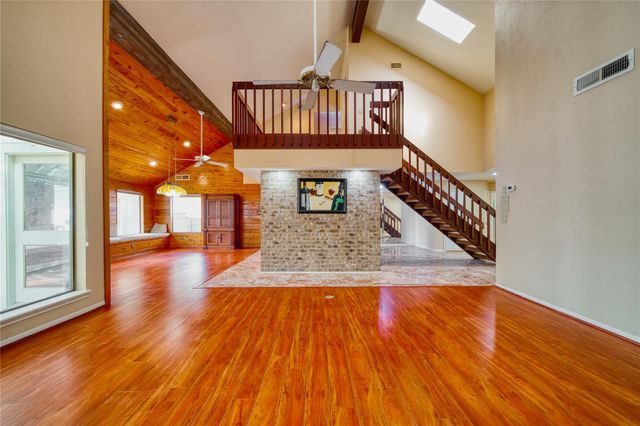 8018 Candle Lane, Houston, TX 77071