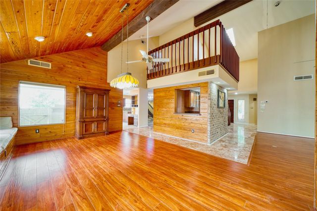 8018 Candle Lane, Houston, TX 77071