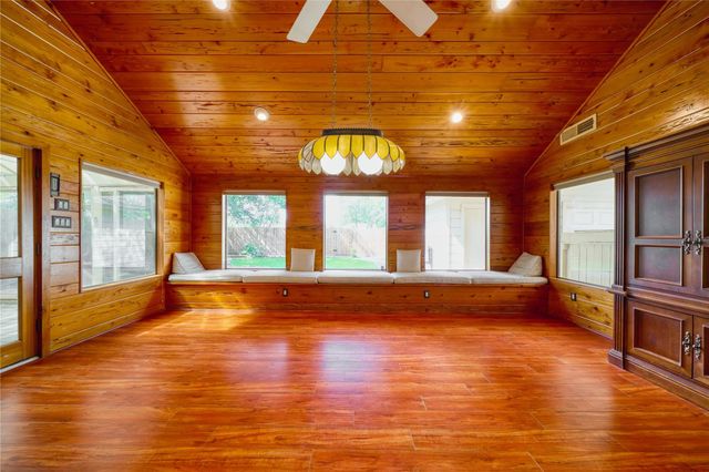 8018 Candle Lane, Houston, TX 77071