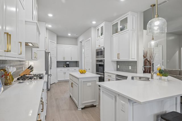 204 Falcon Point Drive, Heath, TX 75032