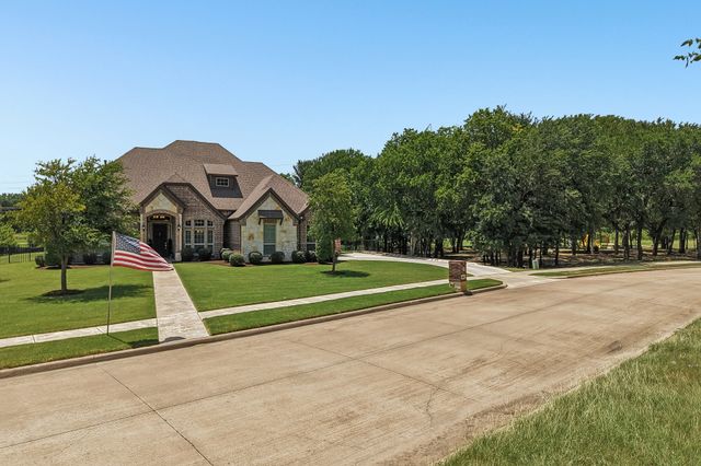 204 Falcon Point Drive, Heath, TX 75032
