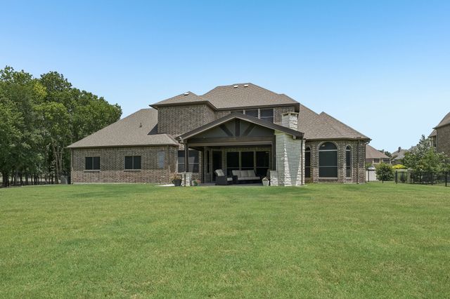 204 Falcon Point Drive, Heath, TX 75032