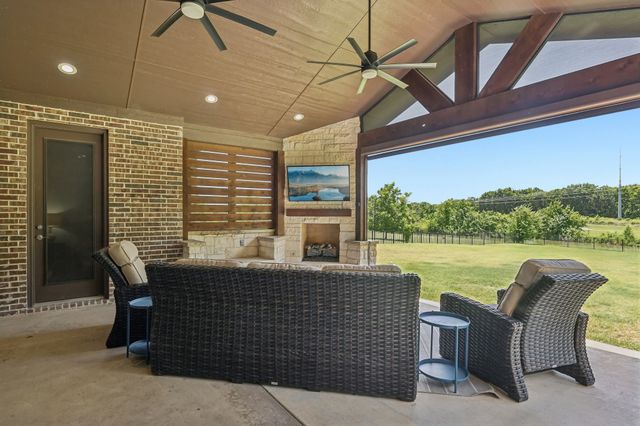 204 Falcon Point Drive, Heath, TX 75032