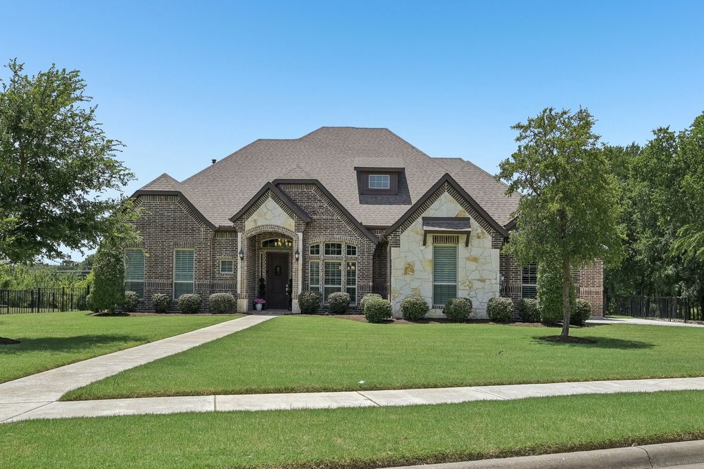204 Falcon Point Drive, Heath, TX 75032