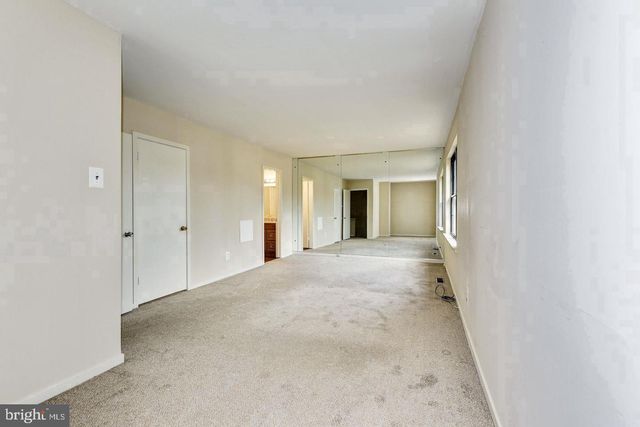 215 KEATS DR, Sicklerville, NJ 08081