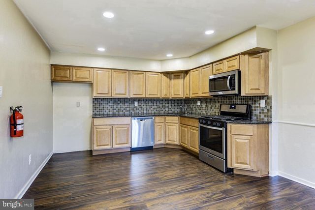 215 KEATS DR, Sicklerville, NJ 08081