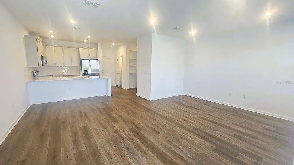 Image 3 of property listing at 7774 CLOVE HITCH WAY, Orlando, FL 32832