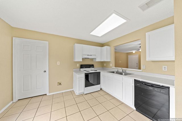 9727 GREEN PLAIN DR, San Antonio, TX 78245