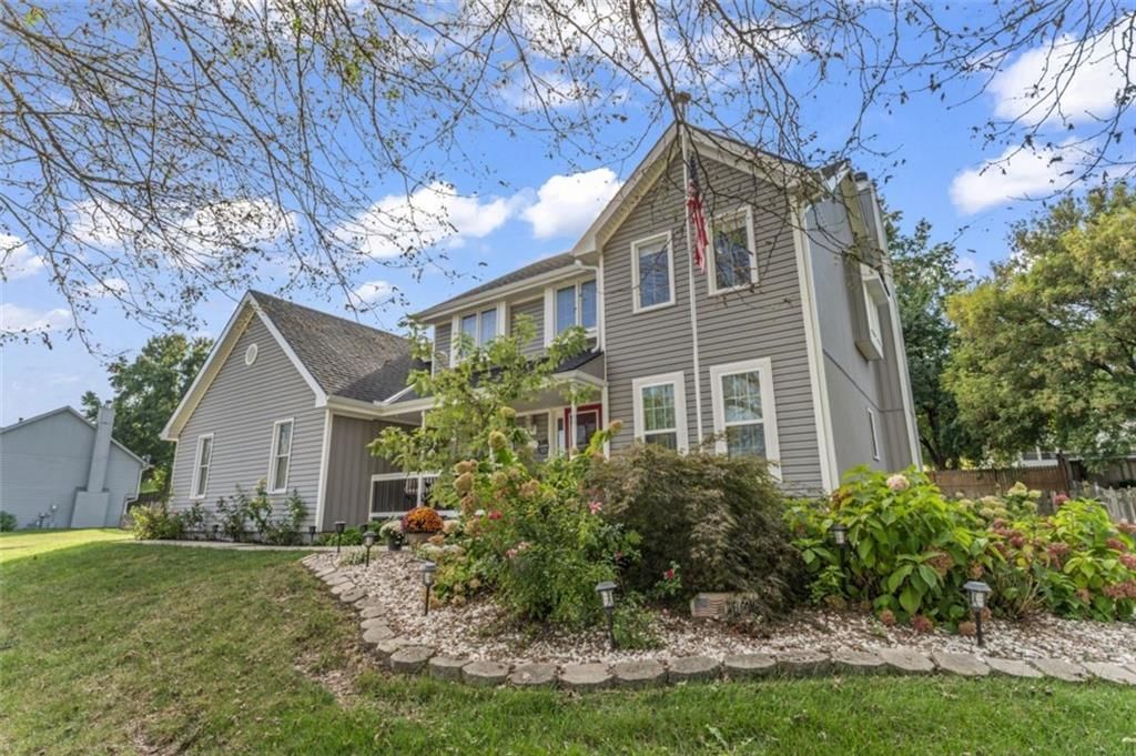 624 S Bittersweet Road, Lansing, KS 66043