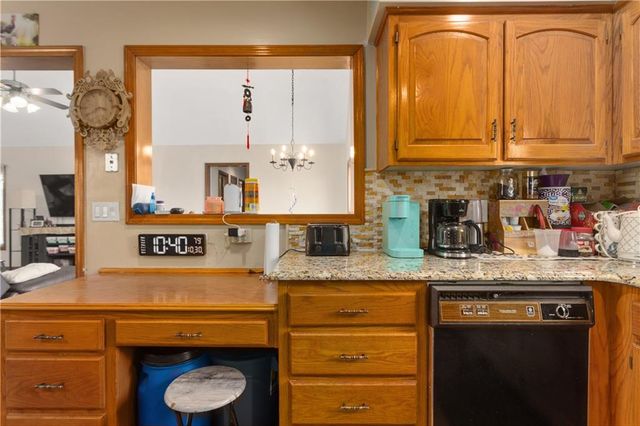 11203 Chandler Road, Liberty, MO 64068