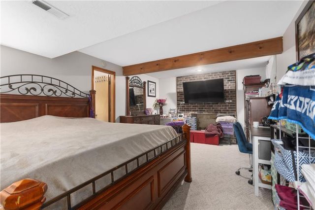 11203 Chandler Road, Liberty, MO 64068