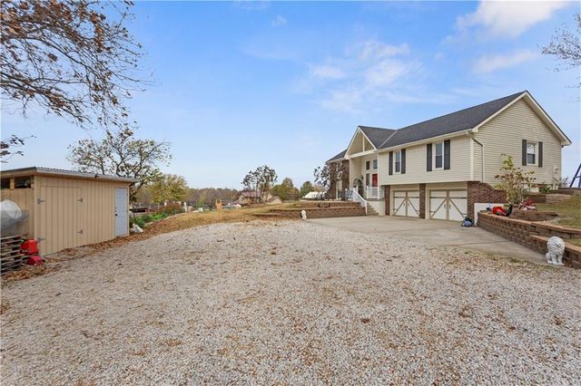 11203 Chandler Road, Liberty, MO 64068