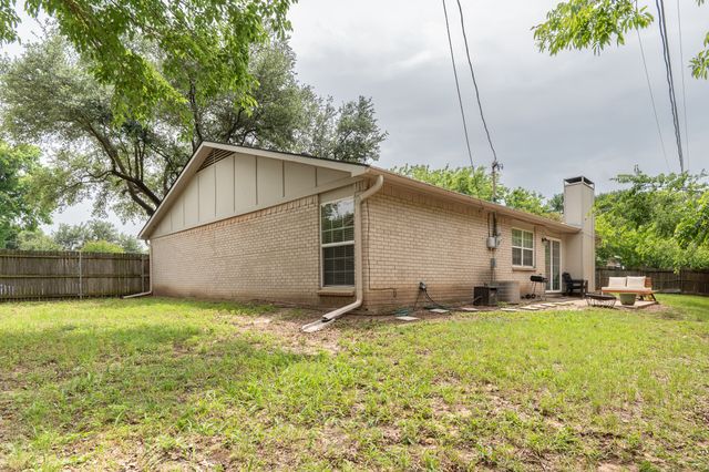 1903 Spies Springs Court, Arlington, TX 76006