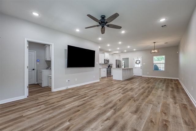 901 W Owing Street, Denison, TX 75020