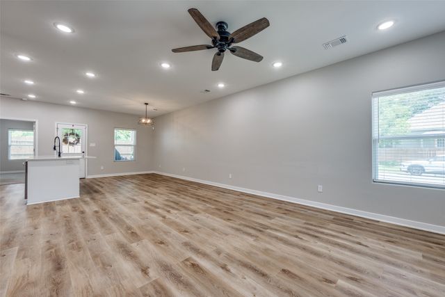 901 W Owing Street, Denison, TX 75020