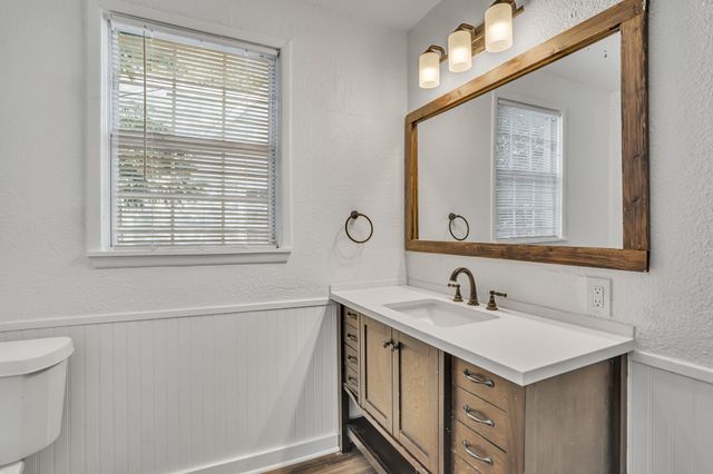 1010 E Main Street, Gainesville, TX 76240