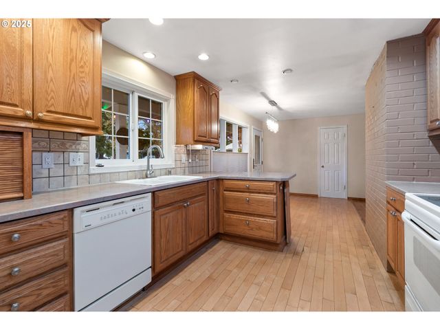 1920 Ne 127TH Ave, Portland, OR 97230