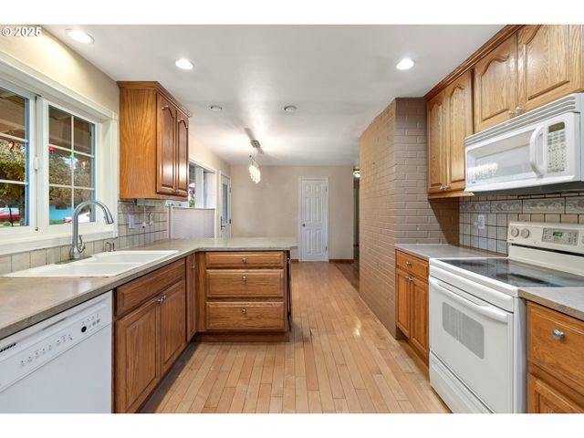 1920 Ne 127TH Ave, Portland, OR 97230