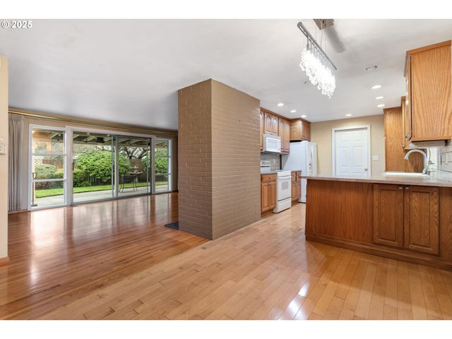 1920 Ne 127TH Ave, Portland, OR 97230