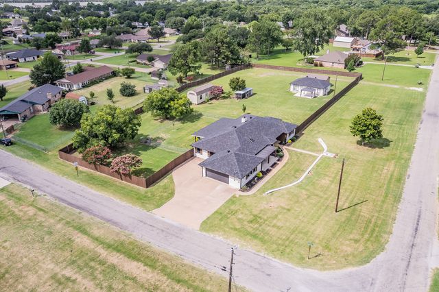 3711 Indian Creek Trail, Granbury, TX 76049