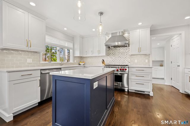 40 Shadow Lane, New Canaan, CT 06840